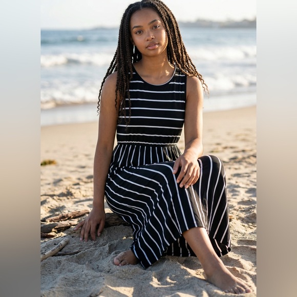 Hount Dresses & Skirts - Sleeveless Black & White Striped Maxi Dress
